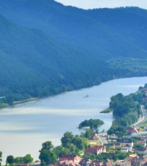 Vue sur le Danube dans la vallée de la Wachau