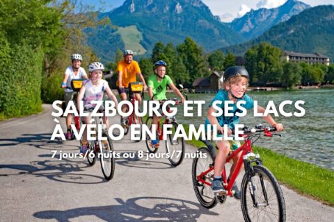 Famille de cyclotouristes à vélo dans la région des Lacs de Salzbourg